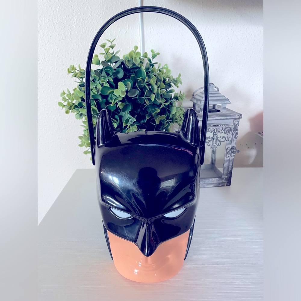 Batman head Trick-Or-Treat Halloween plastic Candy Bucket / Pail PTI Group